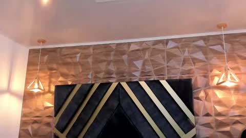 Snapshot of lorenzo_walker_ chatting on 02-11-25, 05:18 L O R E N Z O Thumbs Up help online show from 02-11-25, 05:18