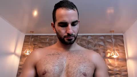 Snapshot of lorenzo_walker_ chatting on 02-14-25, 05:46 L O R E N Z O Thumbs Up help online show from 02-14-25, 05:46