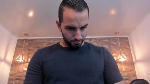 Snapshot of lorenzo_walker_ chatting on 02-15-25, 05:17 L O R E N Z O Thumbs Up help online show from 02-15-25, 05:17