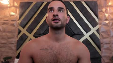 Snapshot of lorenzo_walker_ chatting on 02-19-25, 09:25 L O R E N Z O Thumbs Up help online show from 02-19-25, 09:25