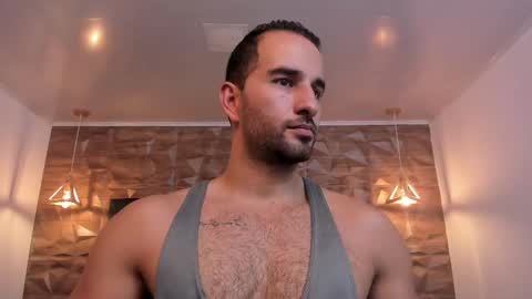 Snapshot of lorenzo_walker_ chatting on 02-20-25, 05:29 L O R E N Z O Thumbs Up help online show from 02-20-25, 05:29