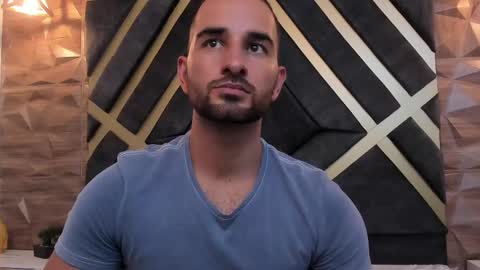 Snapshot of lorenzo_walker_ chatting on 02-28-25, 08:28 L O R E N Z O Thumbs Up help online show from 02-28-25, 08:28