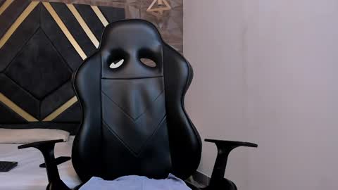 Snapshot of lorenzo_walker_ chatting on 03-06-25, 09:42 L O R E N Z O Thumbs Up help online show from 03-06-25, 09:42