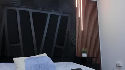 Snapshot of lorenzo_walker_ chatting on 03-10-25, 09:40 L O R E N Z O Thumbs Up help online show from 03-10-25, 09:40