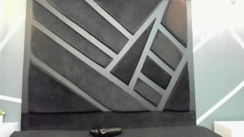 Snapshot of lorenzo_walker_ chatting on 09-12-25, 05:24 L O R E N Z O Thumbs Up help online show from 09-12-25, 05:24