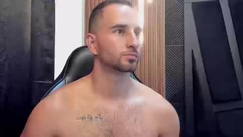 Snapshot of lorenzo_walker_ chatting on 09-17-25, 05:25 L O R E N Z O Thumbs Up help online show from 09-17-25, 05:25