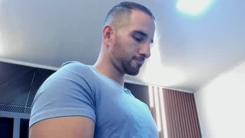 Snapshot of lorenzo_walker_ chatting on 09-18-25, 05:26 L O R E N Z O Thumbs Up help online show from 09-18-25, 05:26