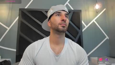 Snapshot of lorenzo_walker_ chatting on 09-20-25, 11:11 L O R E N Z O Thumbs Up help online show from 09-20-25, 11:11