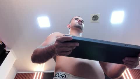 Snapshot of lorenzo_walker_ chatting on 09-30-25, 05:18 L O R E N Z O Thumbs Up help online show from 09-30-25, 05:18