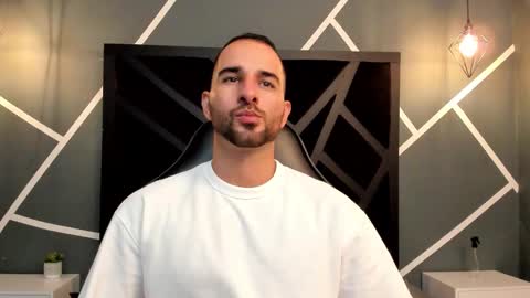 Snapshot of lorenzo_walker_ chatting on 10-10-25, 05:12 L O R E N Z O Thumbs Up help online show from 10-10-25, 05:12