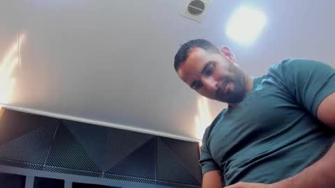 Snapshot of lorenzo_walker_ chatting on 10-17-25, 05:15 L O R E N Z O Thumbs Up help online show from 10-17-25, 05:15