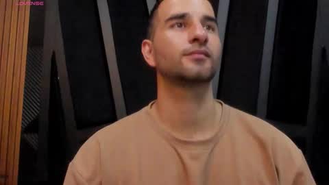 Snapshot of lorenzo_walker_ chatting on 11-10-25, 05:12 L O R E N Z O Thumbs Up help online show from 11-10-25, 05:12