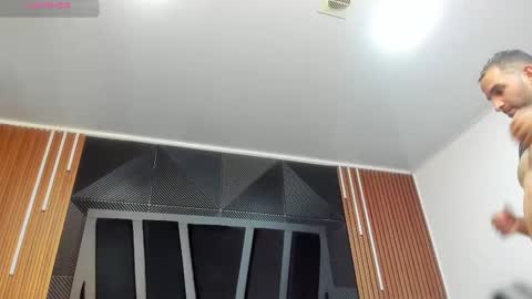 Snapshot of lorenzo_walker_ chatting on 11-12-25, 05:13 L O R E N Z O Thumbs Up help online show from 11-12-25, 05:13