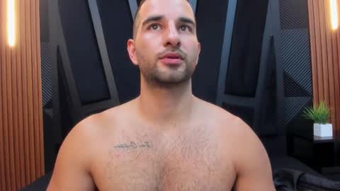 Snapshot of lorenzo_walker_ chatting on 11-26-25, 05:14 L O R E N Z O Thumbs Up help online show from 11-26-25, 05:14