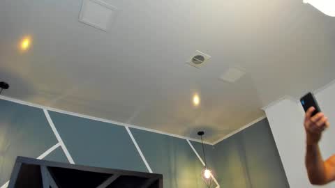  L O R E N Z O  Thumbs Up help  online show from 12-17-25, 06:03