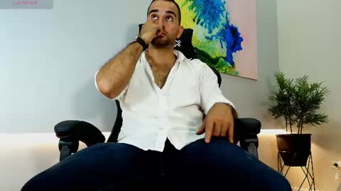  L O R E N Z O  Thumbs Up help  online show from 07-08-26, 06:12