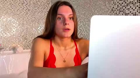 Snapshot of lorettadunnelli chatting on 10-05-25, 06:50 Chloe for Fan BlackHole online show from 10-05-25, 06:50