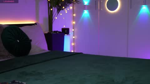 LoretteLorena online show from 11-10-25, 08:19