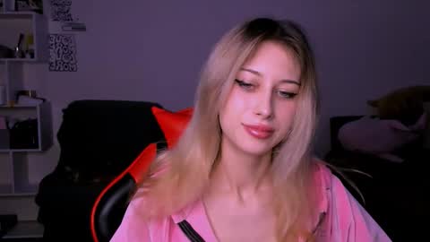 Snapshot of lori_meow chatting on 10-14-25, 04:30 Lori online show from 10-14-25, 04:30