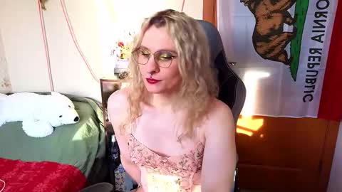 Lori -----------------------------------    online show from 02-21-26, 01:12