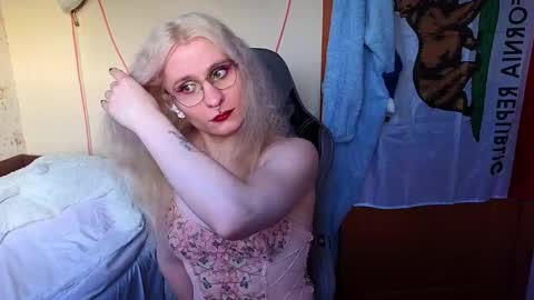 Lori -----------------------------------    online show from 03-18-26, 03:15