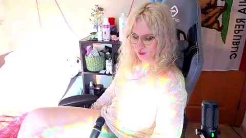 Lori -----------------------------------    online show from 03-28-26, 01:43