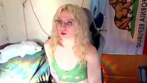 Lori -----------------------------------    online show from 04-02-26, 01:20