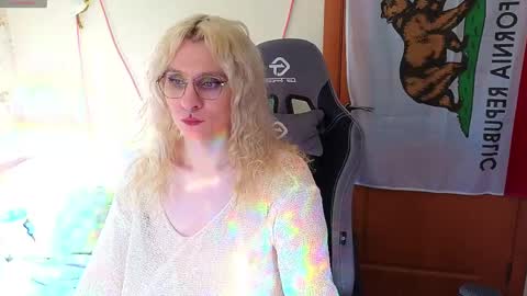 Lori -----------------------------------    online show from 04-10-26, 02:11