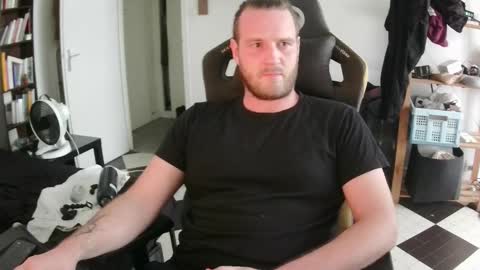 Snapshot of lorigon06 chatting on 09-08-25, 03:33 Lorigon online show from 09-08-25, 03:33