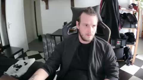 Snapshot of lorigon06 chatting on 11-18-25, 01:48 Lorigon online show from 11-18-25, 01:48