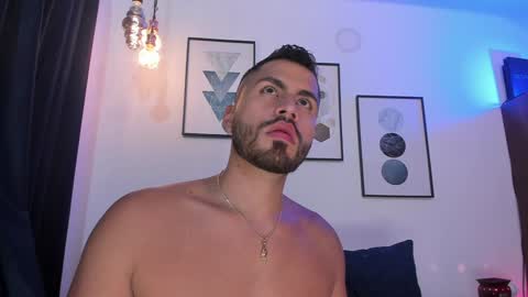 Snapshot of los_juanes chatting on 01-02-25, 08:35 JUAN  JUAN online show from 01-02-25, 08:35