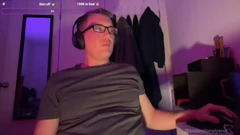 Snapshot of lostandlonelysoul chatting on 03-29-26, 04:34 Hazemir online show from 03-29-26, 04:34