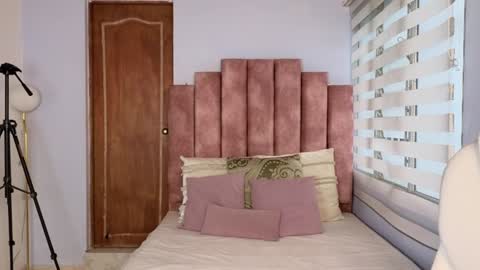 Snapshot of lou_rosse chatting on 12-06-24, 09:02  Lou Rosse  online show from 12-06-24, 09:02