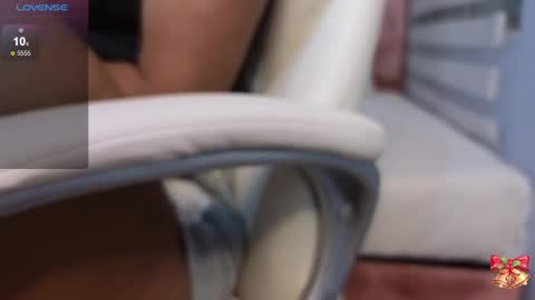 Snapshot of lou_rosse chatting on 12-20-24, 09:17  Lou Rosse  online show from 12-20-24, 09:17