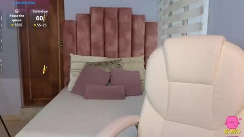 Snapshot of lou_rosse chatting on 01-09-25, 08:01  Lou Rosse  online show from 01-09-25, 08:01