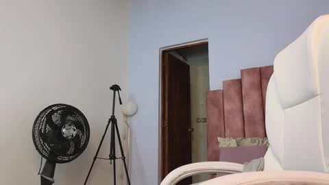 Snapshot of lou_rosse chatting on 02-11-25, 08:31  Lou Rosse  online show from 02-11-25, 08:31