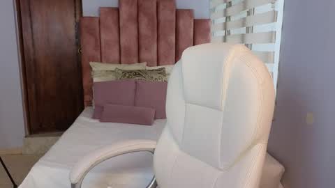 Snapshot of lou_rosse chatting on 02-25-25, 07:58  Lou Rosse  online show from 02-25-25, 07:58