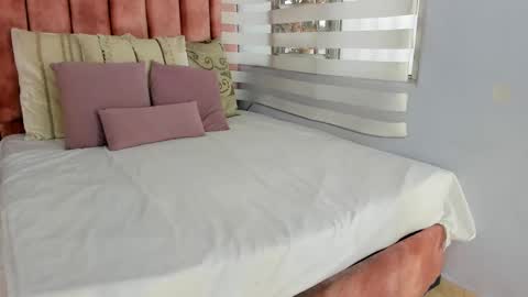 Snapshot of lou_rosse chatting on 10-04-25, 08:29  Lou Rosse  online show from 10-04-25, 08:29