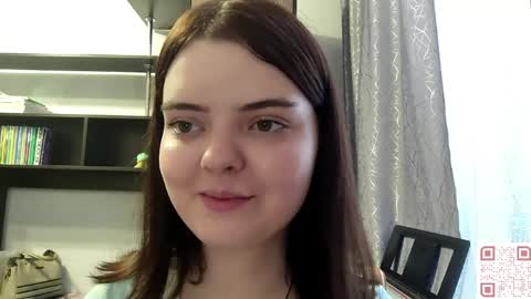 Snapshot of loudeguise chatting on 05-17-26, 09:06 Esma online show from 05-17-26, 09:06