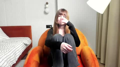 Snapshot of louettakarn chatting on 05-08-26, 05:40 Sade online show from 05-08-26, 05:40