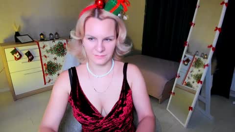 Snapshot of louisa_bay chatting on 12-27-24, 07:40 Louisa online show from 12-27-24, 07:40