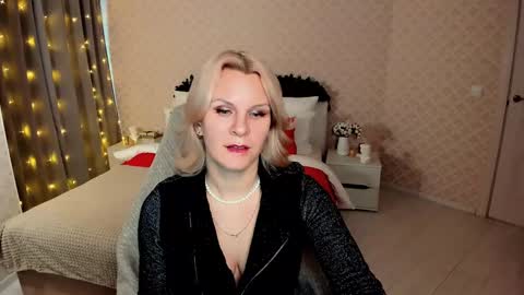 Snapshot of louisa_bay chatting on 01-15-25, 07:48 Louisa online show from 01-15-25, 07:48