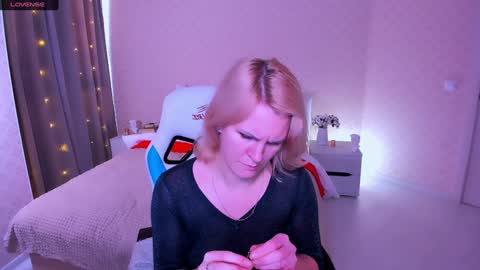 Snapshot of louisa_bay chatting on 01-24-25, 01:47 Louisa online show from 01-24-25, 01:47