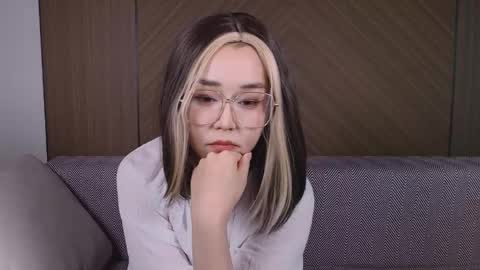 Snapshot of louisakim_ chatting on 05-26-26, 07:54 Kim online show from 05-26-26, 07:54
