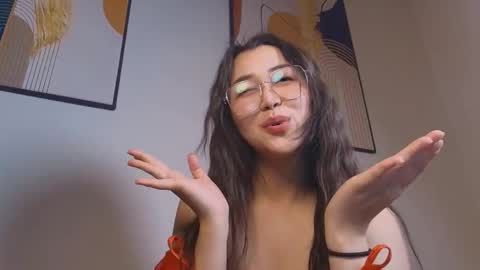 Snapshot of louisakim_ chatting on 05-27-26, 07:11 Kim online show from 05-27-26, 07:11