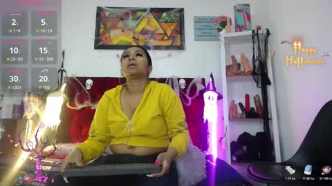 Snapshot of louise_nails chatting on 10-22-25, 12:16 LouIse online show from 10-22-25, 12:16