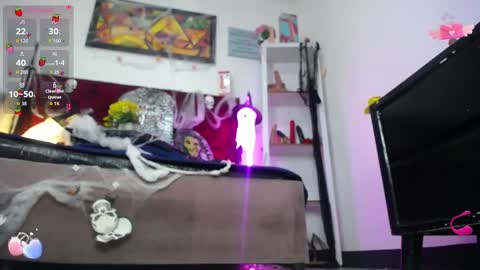 Snapshot of louise_nails chatting on 10-23-25, 12:26 LouIse online show from 10-23-25, 12:26