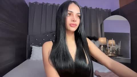 Snapshot of louiseelizabeth chatting on 10-16-25, 04:46 samantha online show from 10-16-25, 04:46