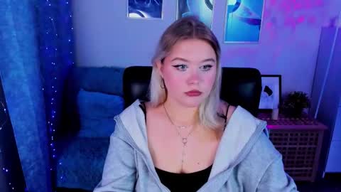 Loise online show from 10-20-25, 03:23