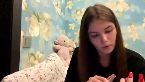 Snapshot of louismapes chatting on 06-19-26, 05:17 Sasha online show from 06-19-26, 05:17